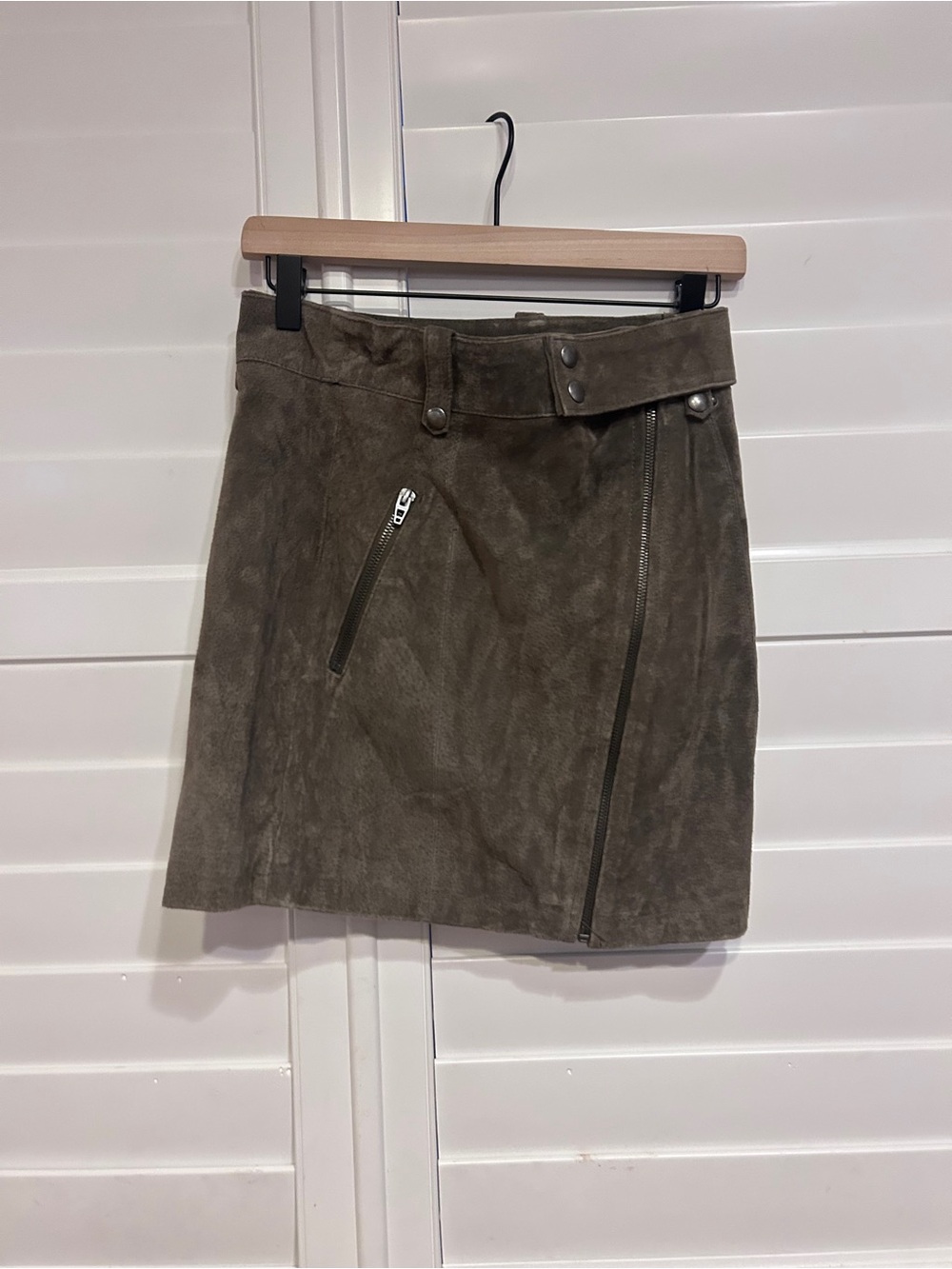 Blank NyC Suede Skirt with Buckle Detail Olive Green Size 27